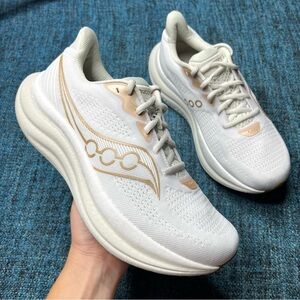 Saucony Triumph 23 Running Shoes in White Arctic Women's Size 9 Sneakers